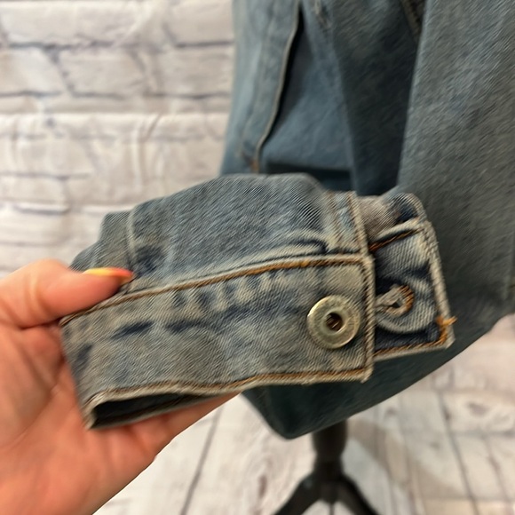 Guess Denim Jacket Size Large Stretch Chest Pockets - Picture 3 of 8